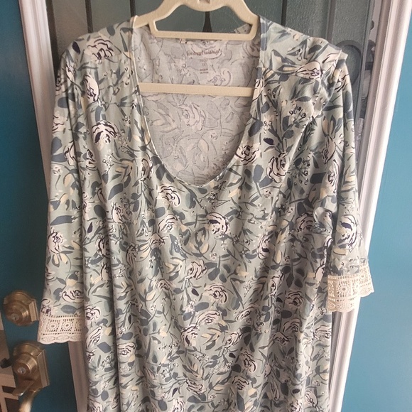 Like New Woman Within Brand Blouse - Picture 1 of 1